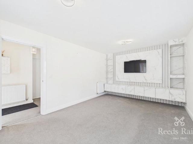 4 bedroom detached house to rent
