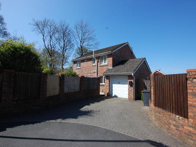 4 bedroom detached house to rent