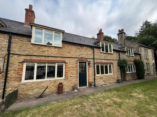 4 bedroom detached house to rent