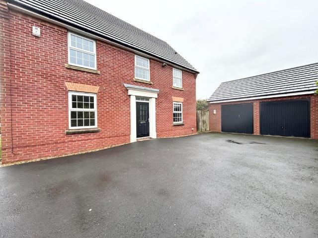 4 bedroom detached house to rent