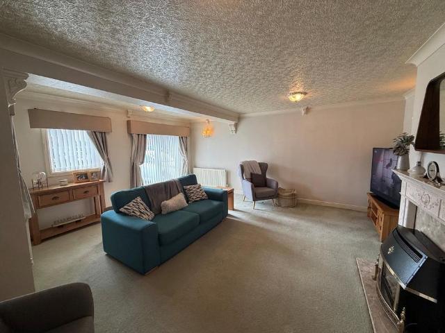 4 bedroom detached house to rent