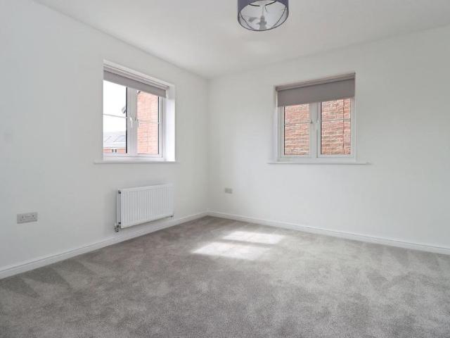 4 bedroom detached house to rent
