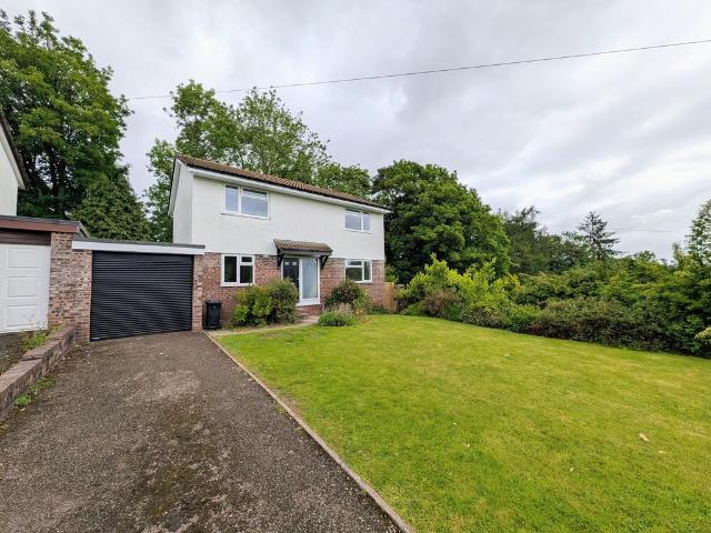 4 bedroom detached house to rent