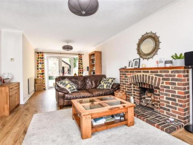 4 bedroom detached house to rent