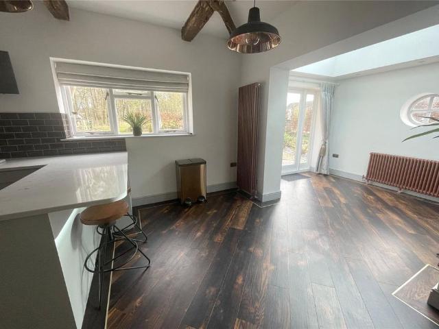 4 bedroom detached house to rent