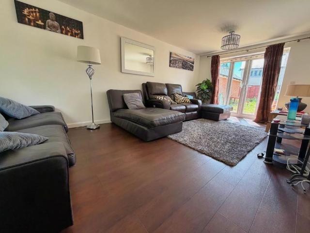 4 bedroom detached house to rent