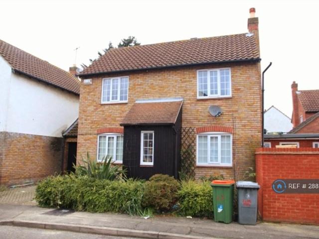 4 bedroom detached house to rent