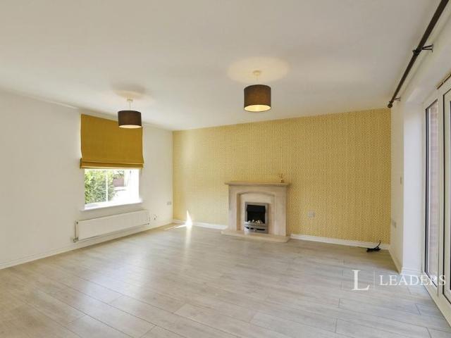 4 bedroom detached house to rent