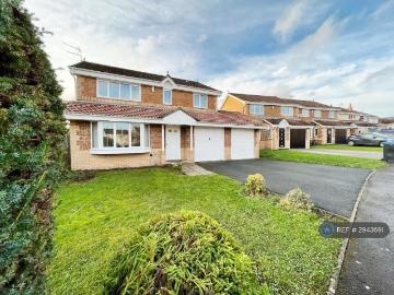 4 bedroom detached house to rent