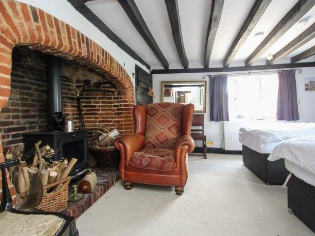 4 bedroom detached house to rent