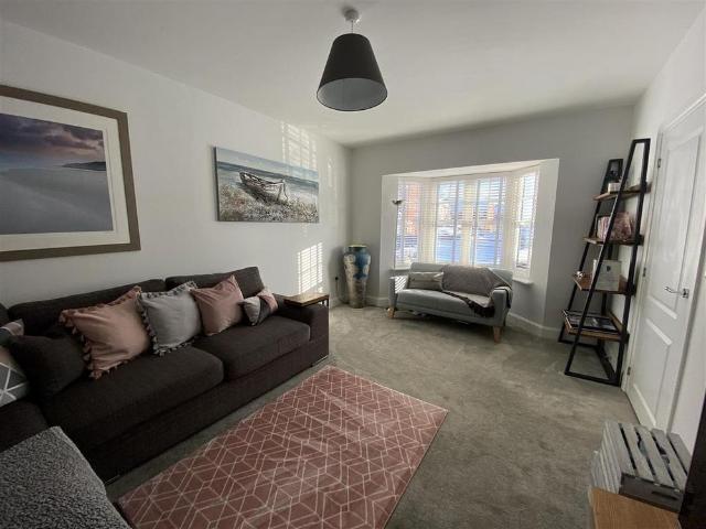 4 bedroom detached house to rent