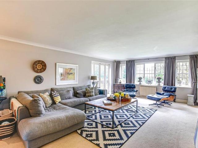 4 bedroom detached house to rent