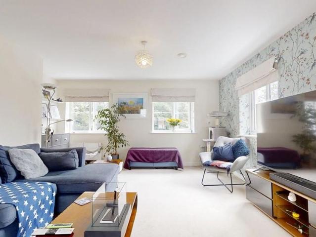4 bedroom detached house to rent