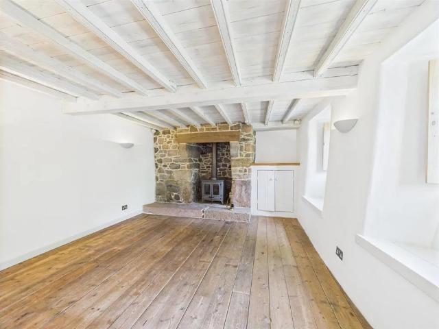 4 bedroom detached house to rent