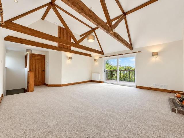 4 bedroom detached house to rent
