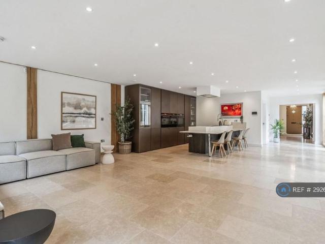 4 bedroom detached house to rent