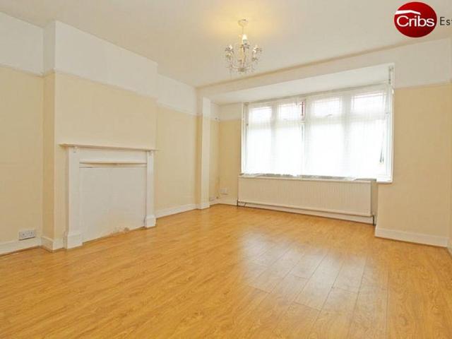 4 bedroom detached house to rent