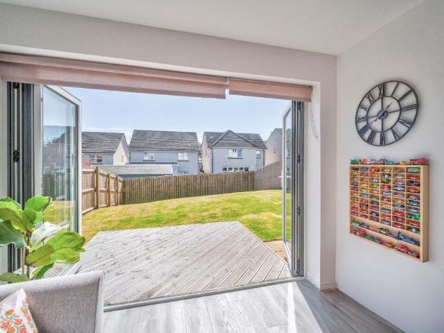 4 bedroom detached house to rent