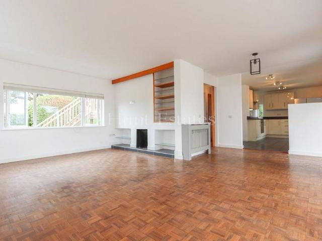 4 bedroom detached house to rent