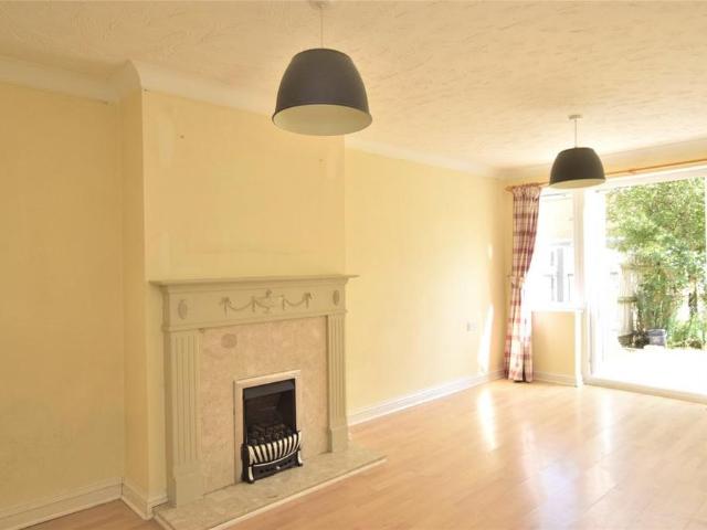 4 bedroom detached house to rent
