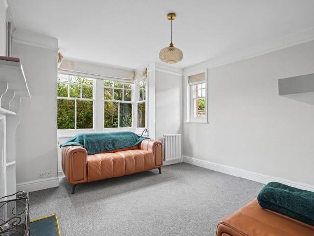 4 bedroom detached house to rent