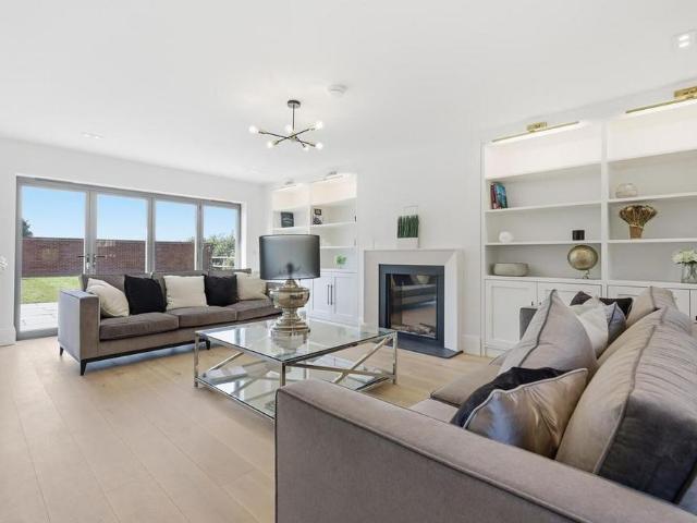 4 bedroom detached house to rent