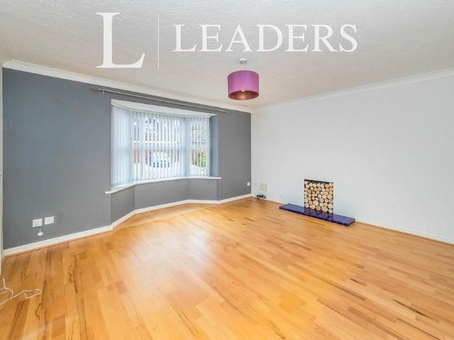 4 bedroom detached house to rent