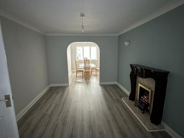 4 bedroom detached house to rent
