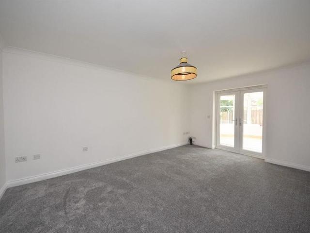 4 bedroom detached house to rent