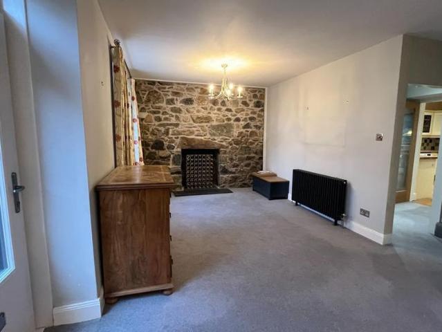 4 bedroom detached house to rent