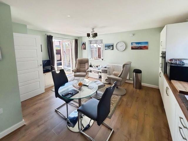 4 bedroom detached house to rent