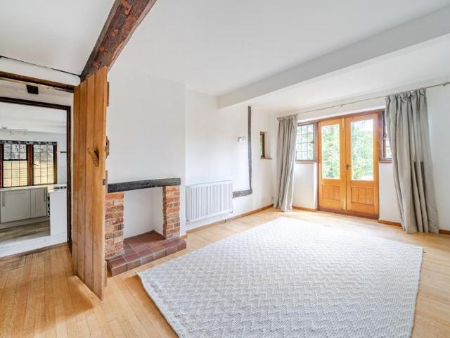 4 bedroom detached house to rent