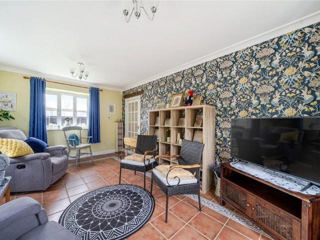 4 bedroom detached house to rent