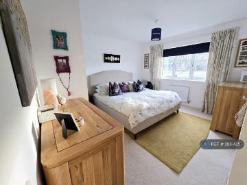 4 bedroom detached house to rent