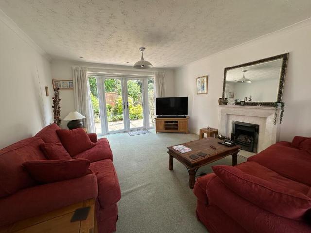 4 bedroom detached house to rent