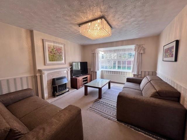 4 bedroom detached house to rent