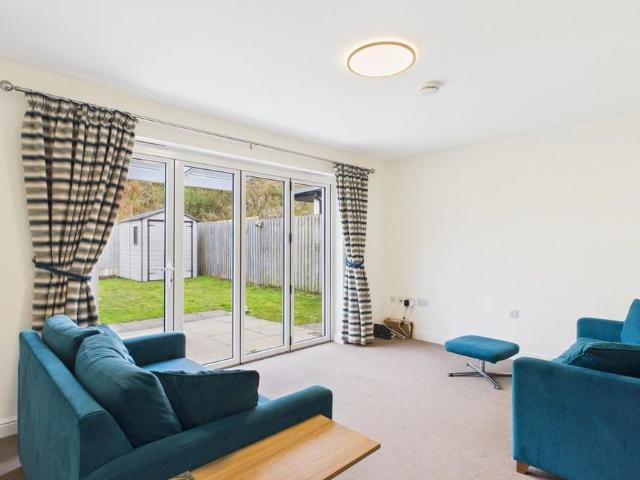 4 bedroom detached house to rent