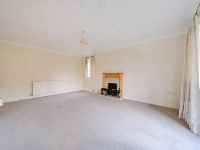 4 bedroom detached house to rent