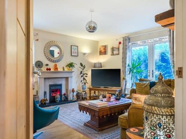 4 bedroom detached house to rent