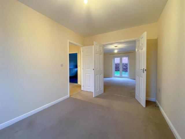4 bedroom detached house to rent