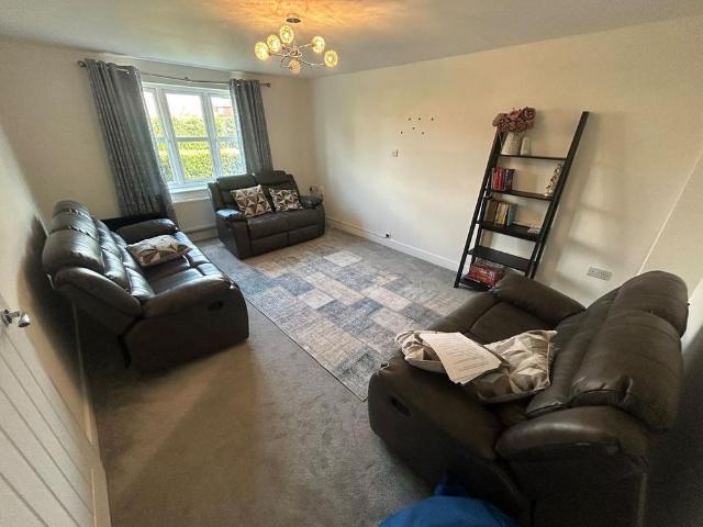 4 bedroom detached house to rent