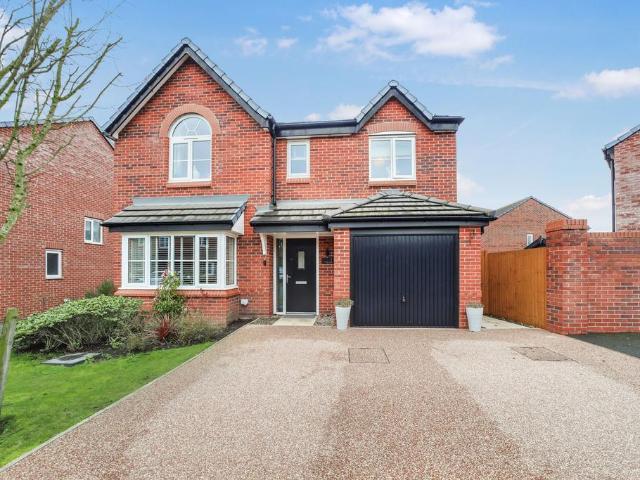 4 bedroom detached house to rent