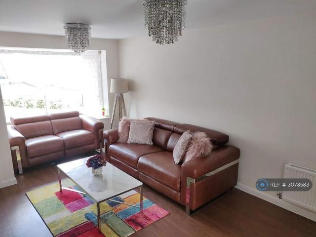 4 bedroom detached house to rent