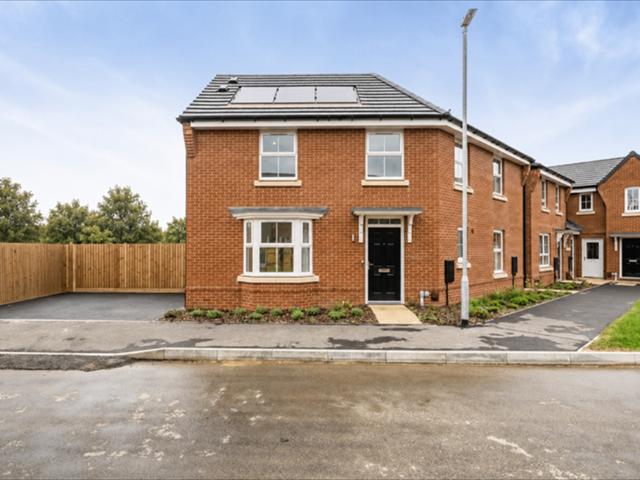 4 bedroom detached house to rent