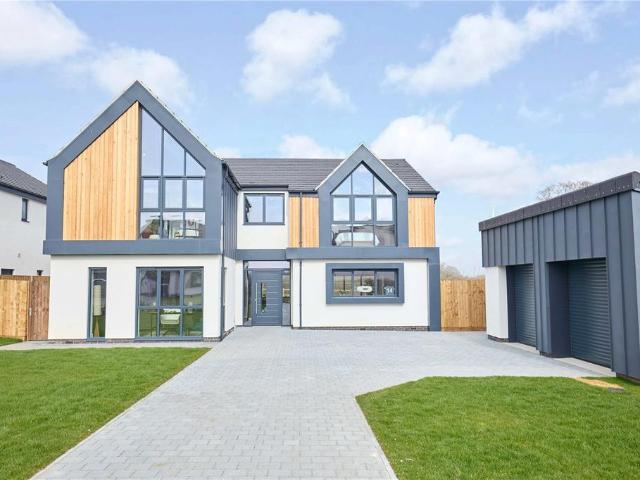 4 bedroom detached house to rent