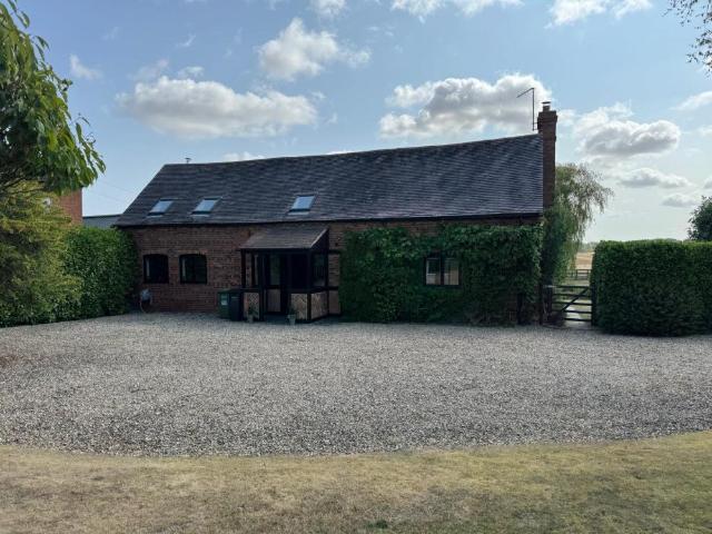 4 bedroom detached house to rent
