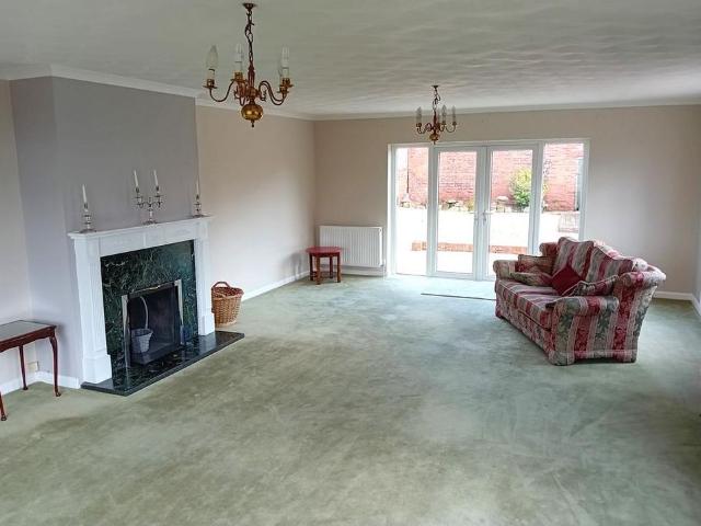 4 bedroom detached house to rent