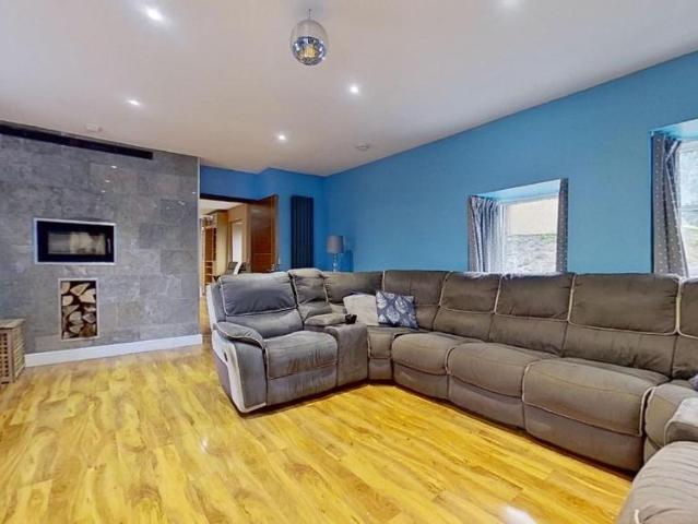 4 bedroom detached house to rent
