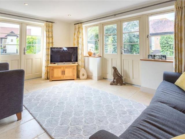 4 bedroom detached house to rent