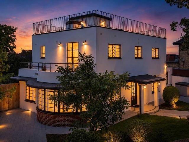 4 bedroom detached house to rent